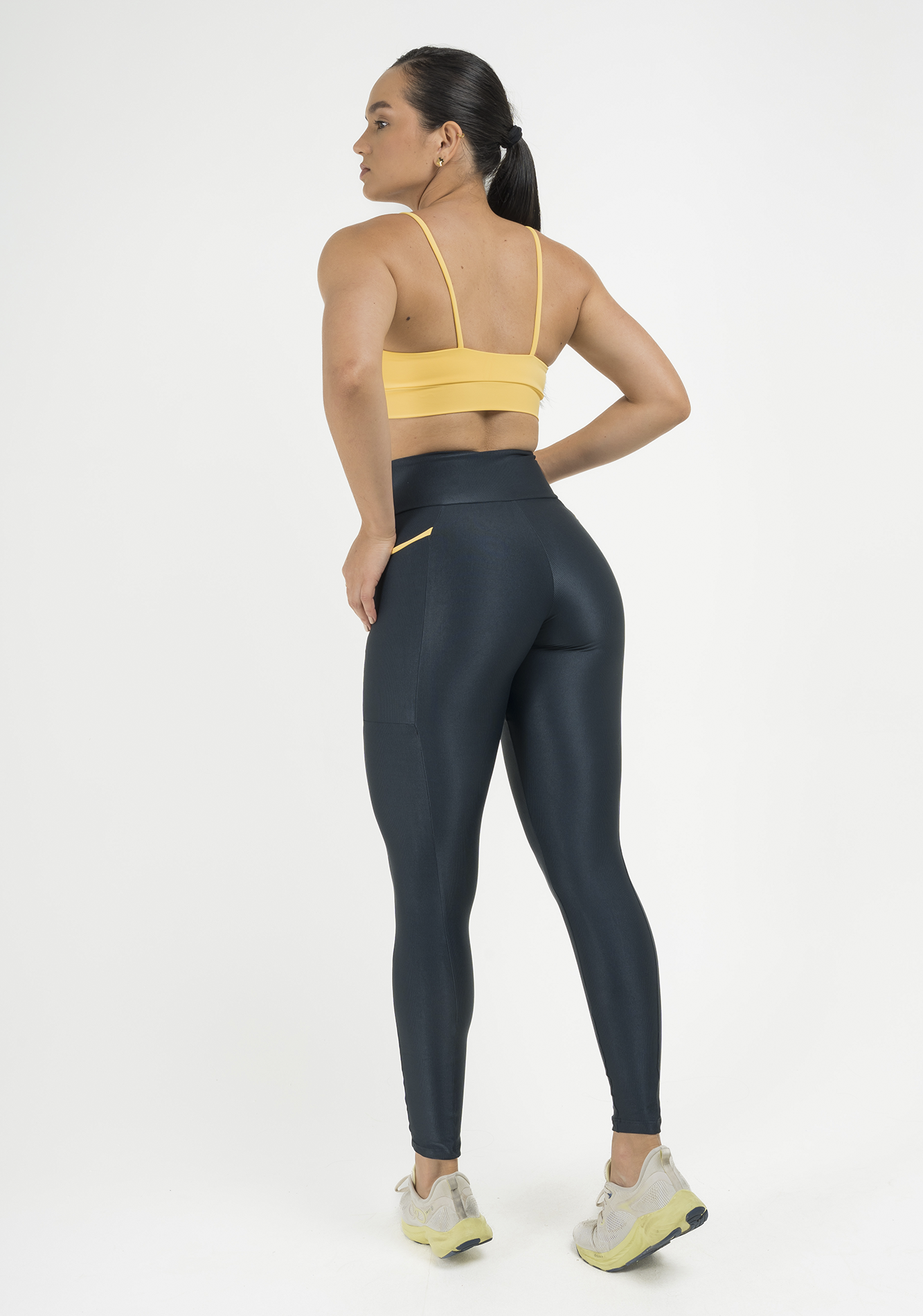 Conjunto Larissa – Preto Polén